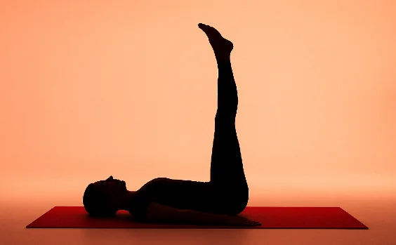 Uttanpadasana – die angehobene-Bein-Haltung